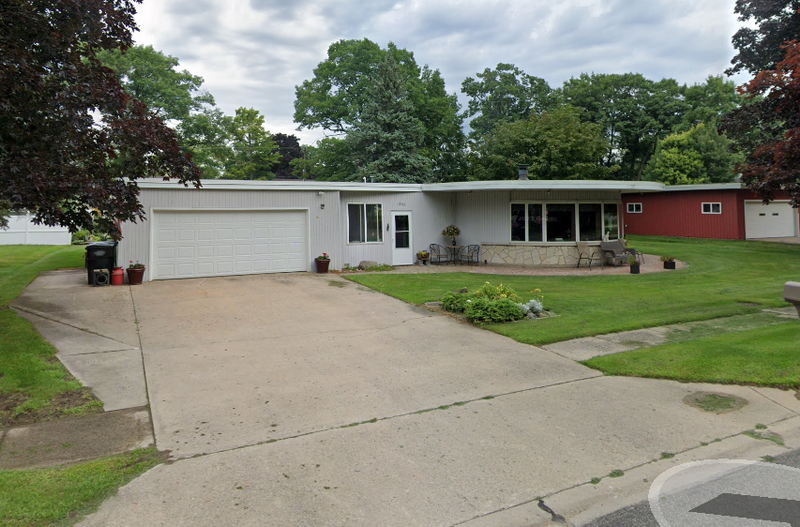 Weingartners Restaurant (Weingartners Coffee Shop) - 2023 Street View - Now A Private Residence (newer photo)
